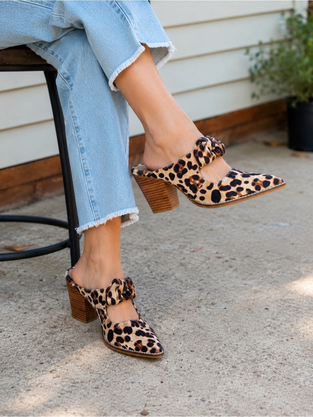 Hey Girl by Corkys Leopard Print Mule Heels Women’s Size 9 Block Heel Clogs